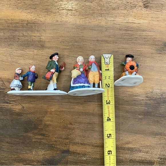 Dept 56 Sleepy Hollow Set Heritage Village Figurines Villagers #5956-0 - Picture 7 of 10
